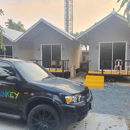 Crazy Monkey Hotel Trat Exterior photo