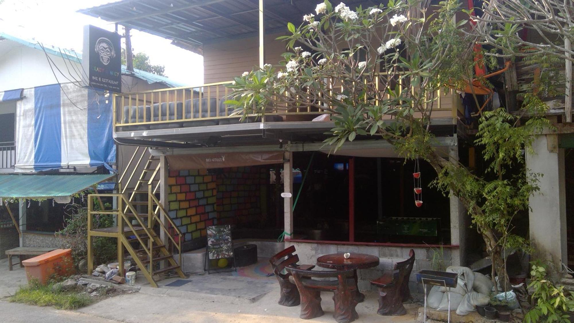 Crazy Monkey Hotel Trat Exterior photo