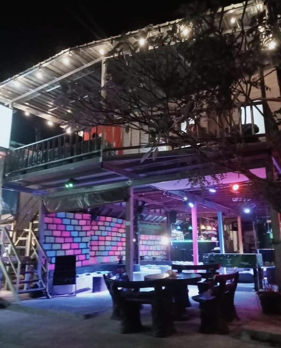 Crazy Monkey Hotel Trat Exterior photo