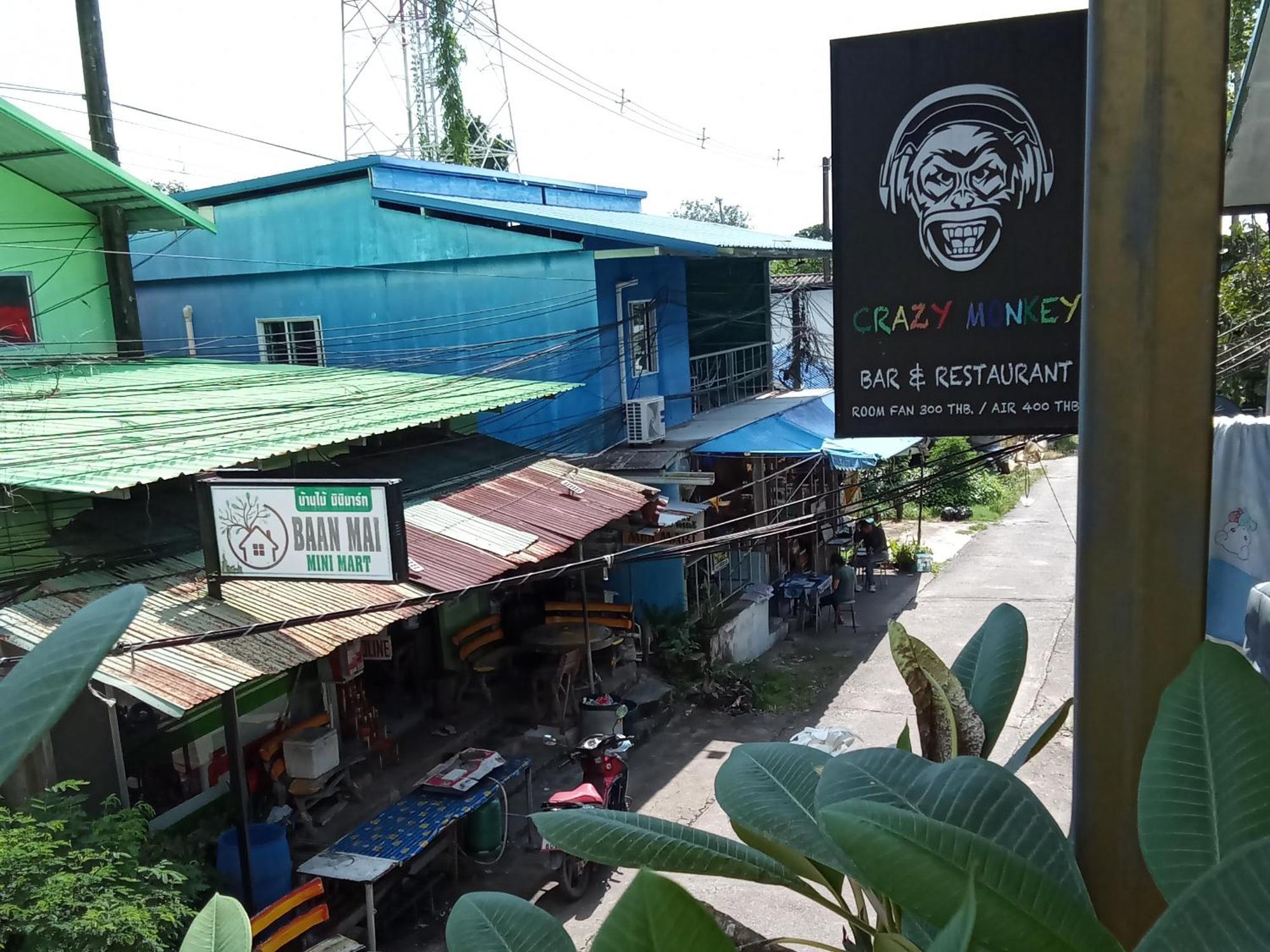 Crazy Monkey Hotel Trat Exterior photo