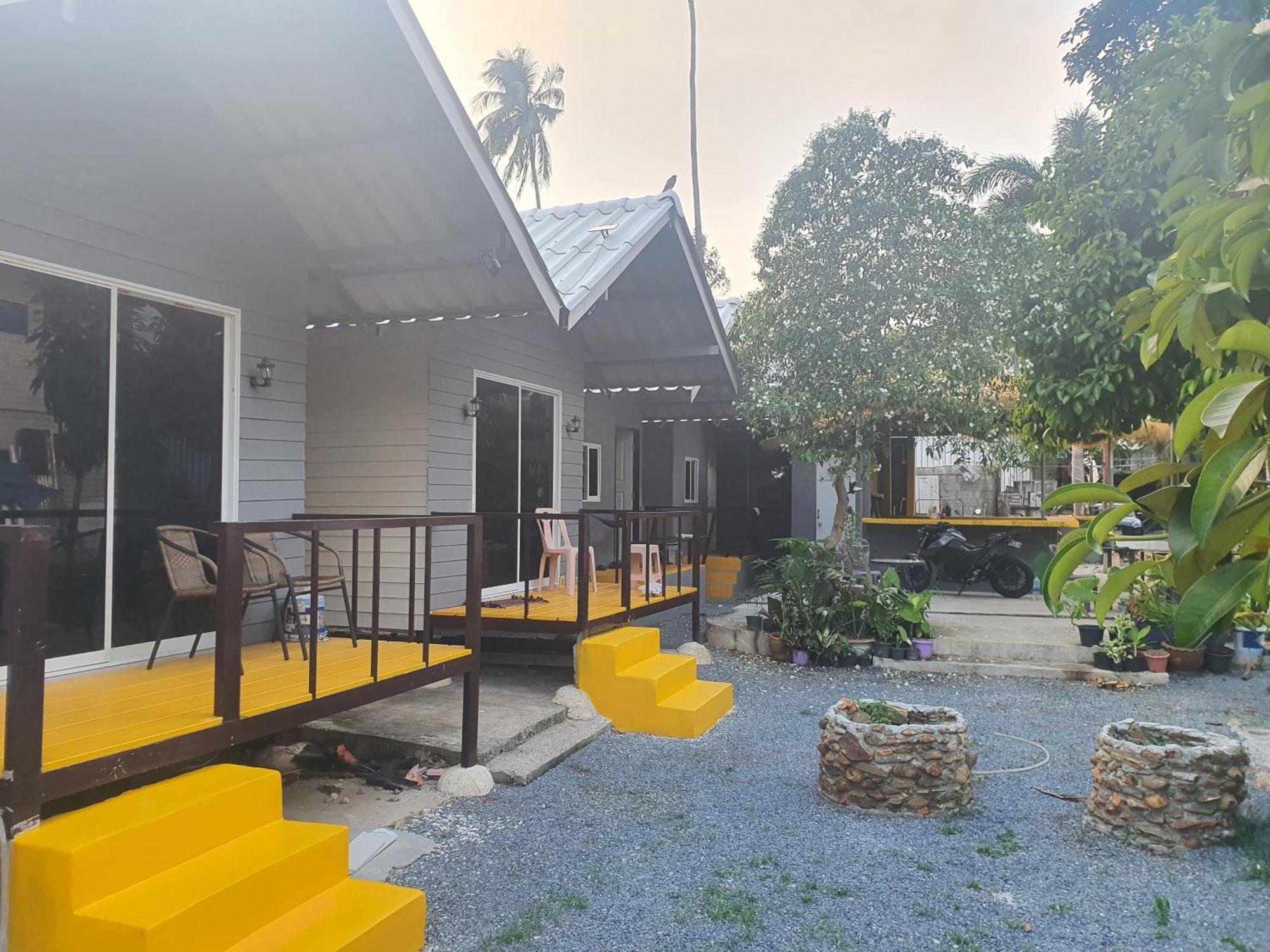 Crazy Monkey Hotel Trat Exterior photo