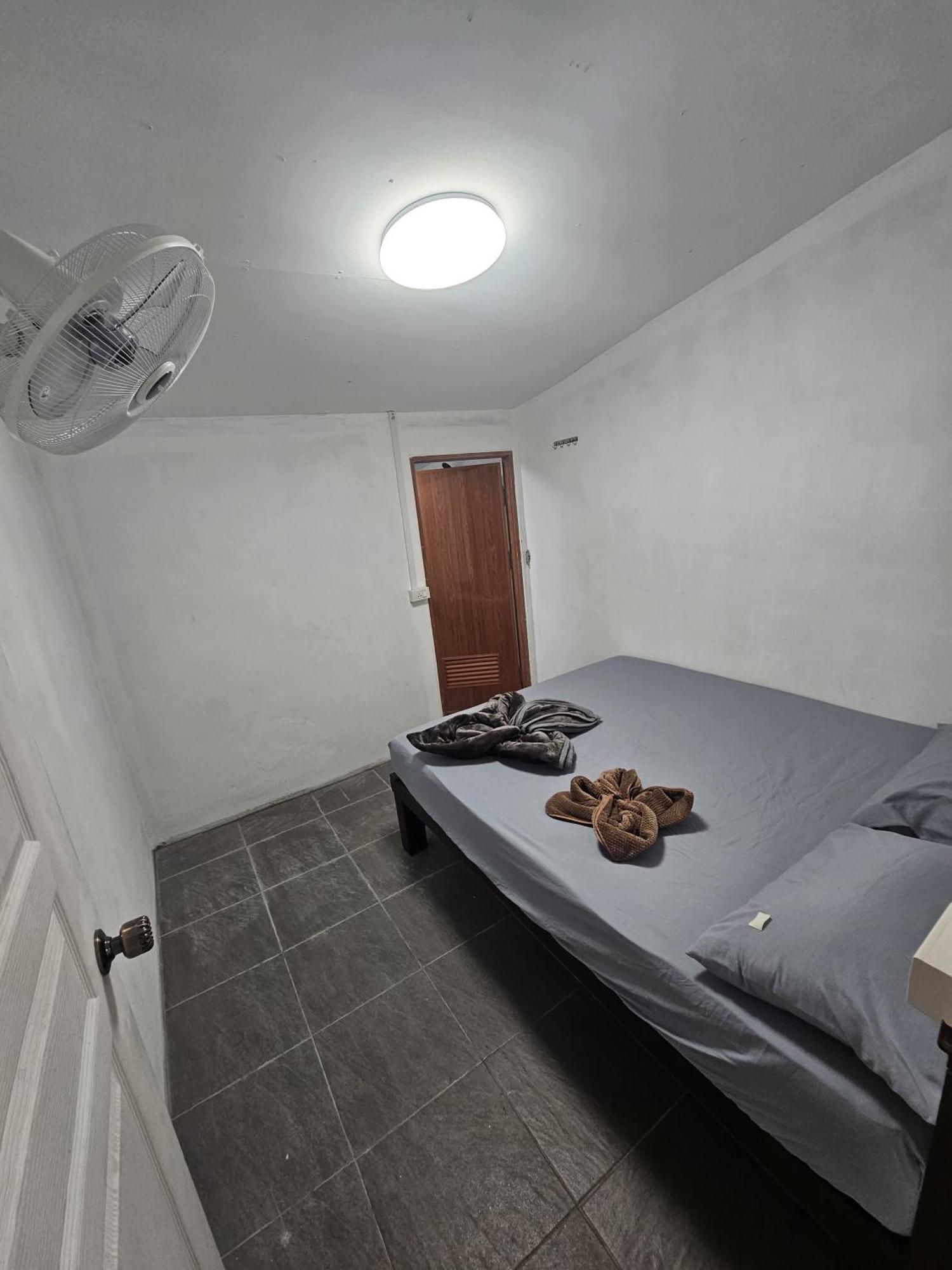 Crazy Monkey Hotel Trat Exterior photo
