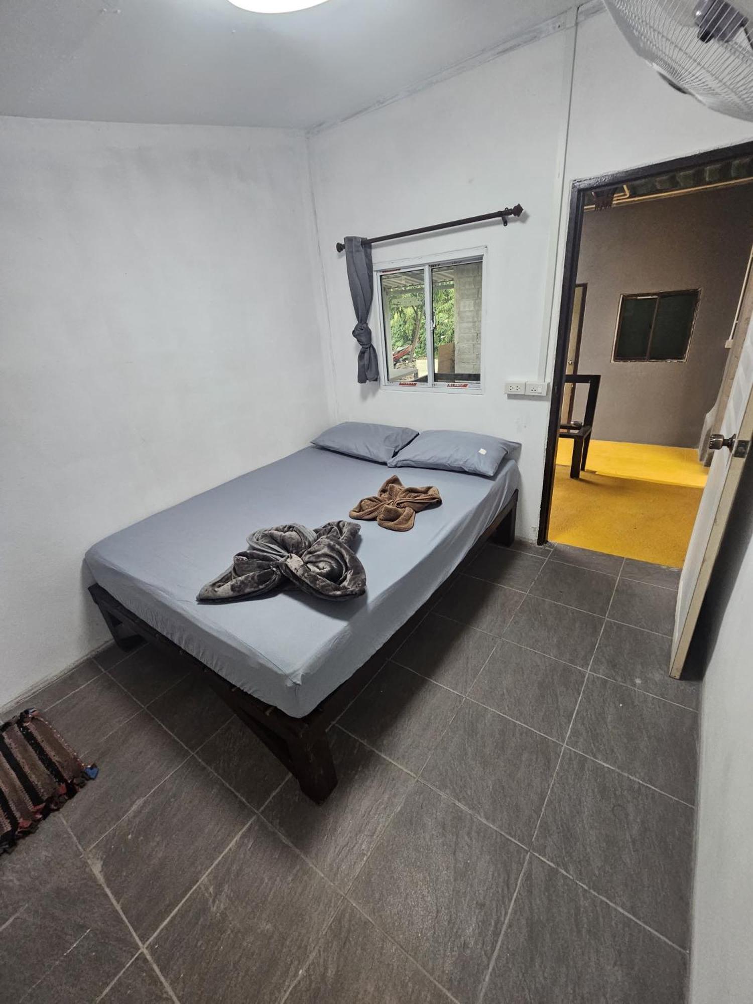 Crazy Monkey Hotel Trat Exterior photo