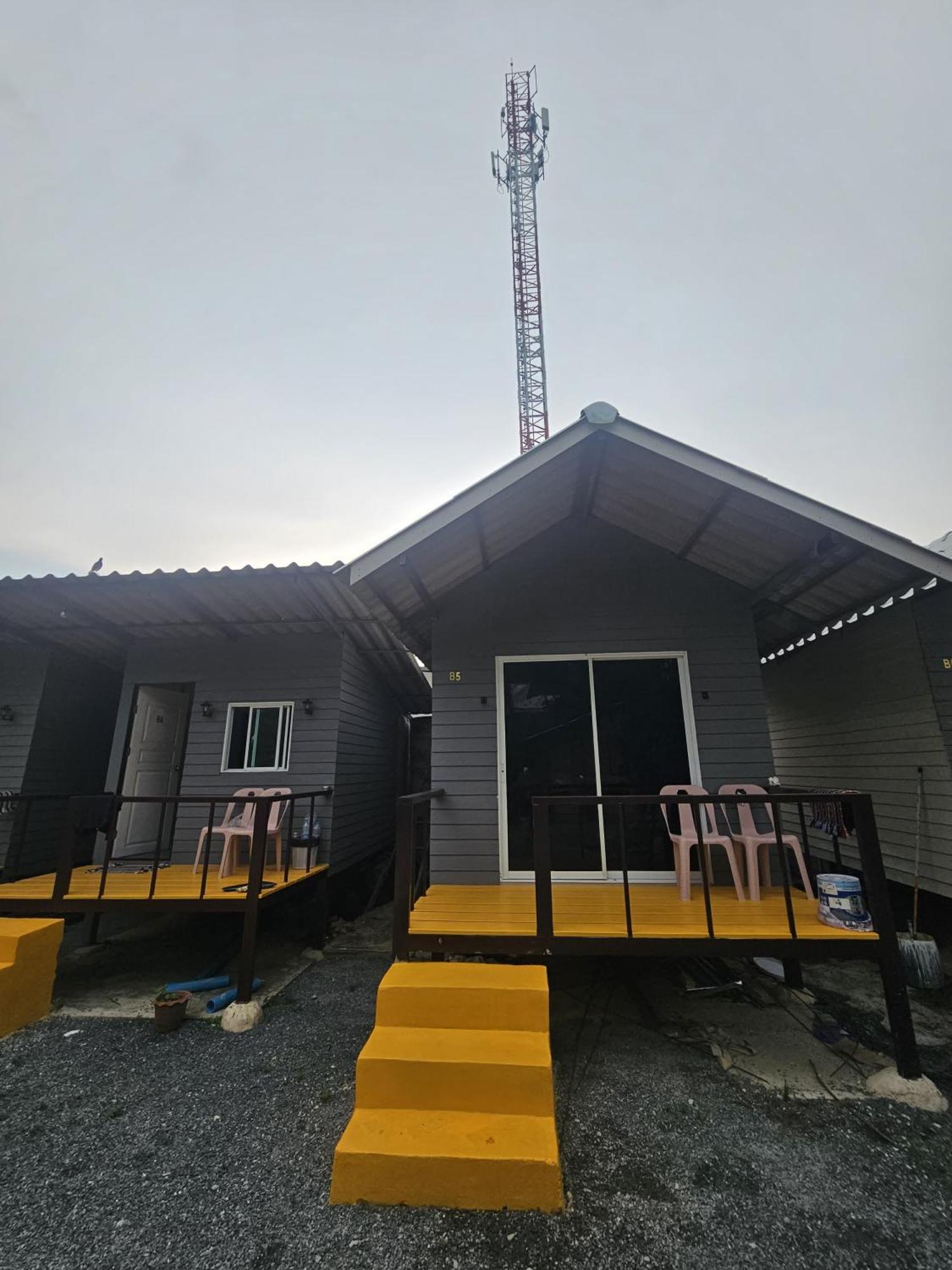 Crazy Monkey Hotel Trat Exterior photo